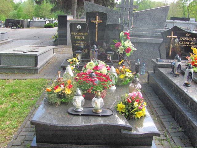Grób Władysław Pikul